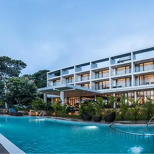 Wild Avenue & Resort